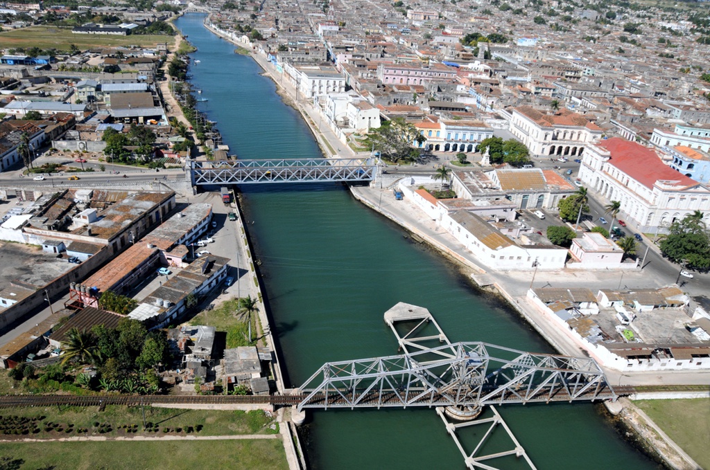 MATANZAS ENTRE PUENTES